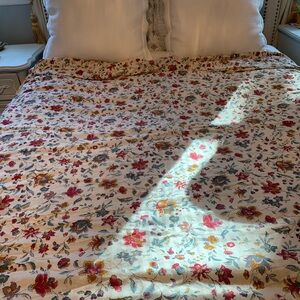 L.L. Bean Floral Duvet Cover with Red and Blue Accents